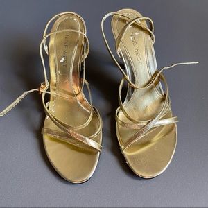 Vintage Nine West gold heels